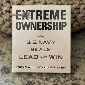 Extreme Ownership How U.S. Navy Seals Lead and Win by Jocko WillinkandLeif Babin
